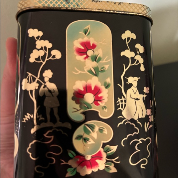 Lot of 2 Vintage Tea Tins ~ Design By Daher Floral Tin & Hinged Geisha Tin - Picture 6 of 8